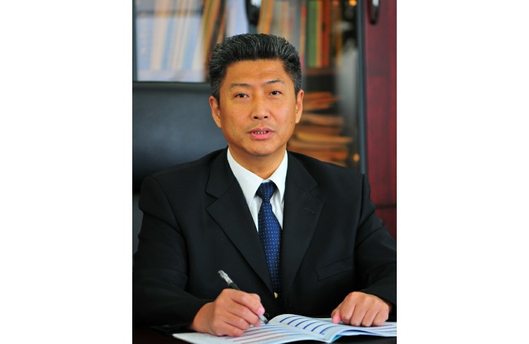 这10个直男医生，刚刚捧走了深圳医疗的年度大奖