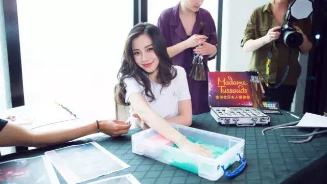 baby装蜡像,baby假装蜡像邓超