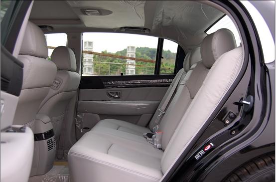 起亚有一款车像奔驰的车,起亚有一款车像宾利似的