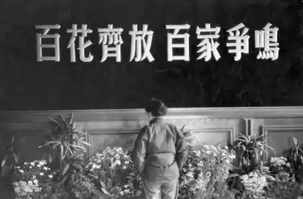 1957年的裸模与热吻！这个外国人在中国*拍偷**的老照片你一定没见过