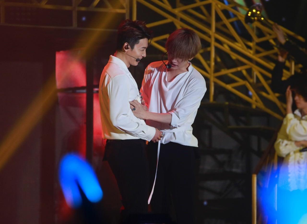 SuperJunior香港演唱会，东海用粤语向歌迷撒娇