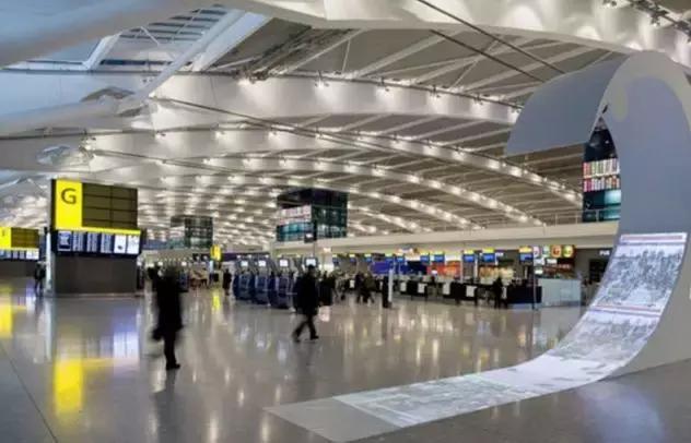 英国把中国人当猴耍！凭什么外国人花79英镑，中国人就要1000？！