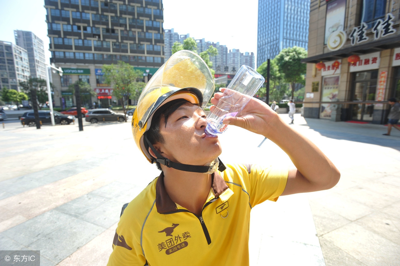 外卖小哥因迟到遭投诉被开除,外卖小哥迟到遭投诉