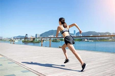 腿的长短我们决定不了，但腿的粗细可以通过这5个动作去改善