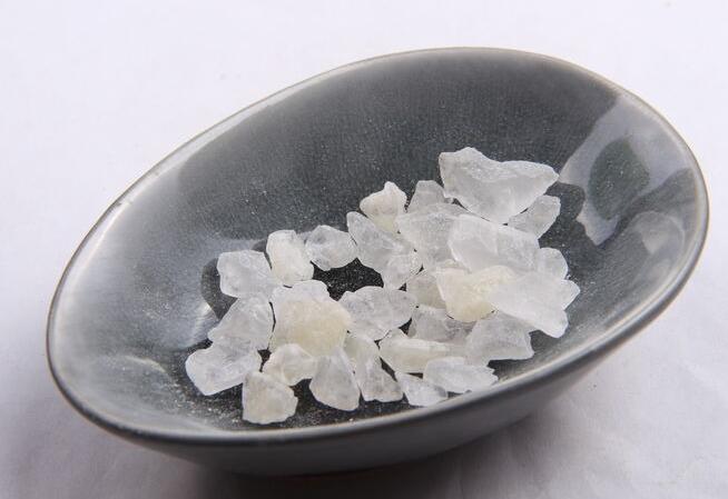 食品中含万分之二的明矾安全吗,食品添加剂明矾属于危险品吗