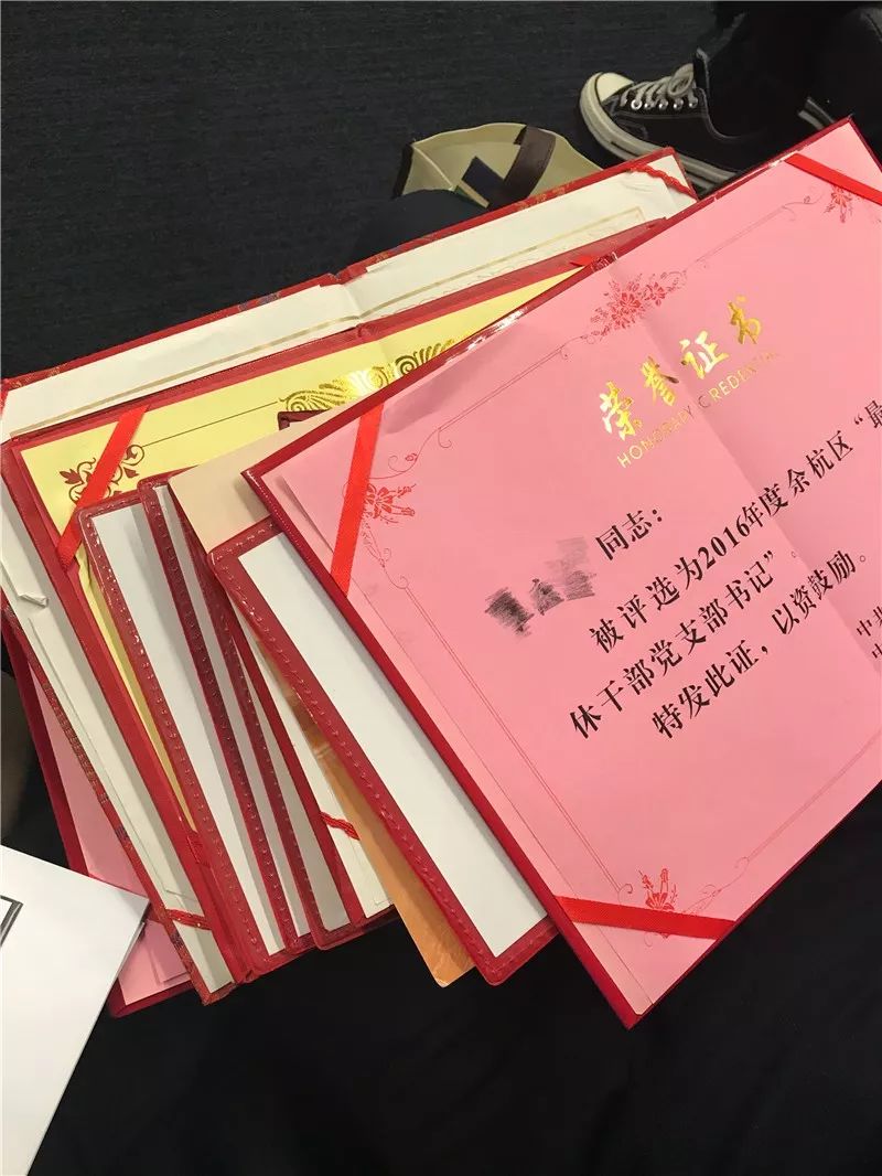 马云用40万年薪招老人，三千人报名9人面试，广场舞大妈说像朝圣