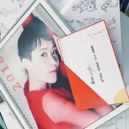 明星送媒体礼物,明星新年礼物送什么