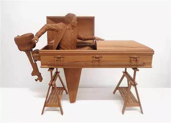 他把12个前女友都做成了高跟鞋？到底是真的假的