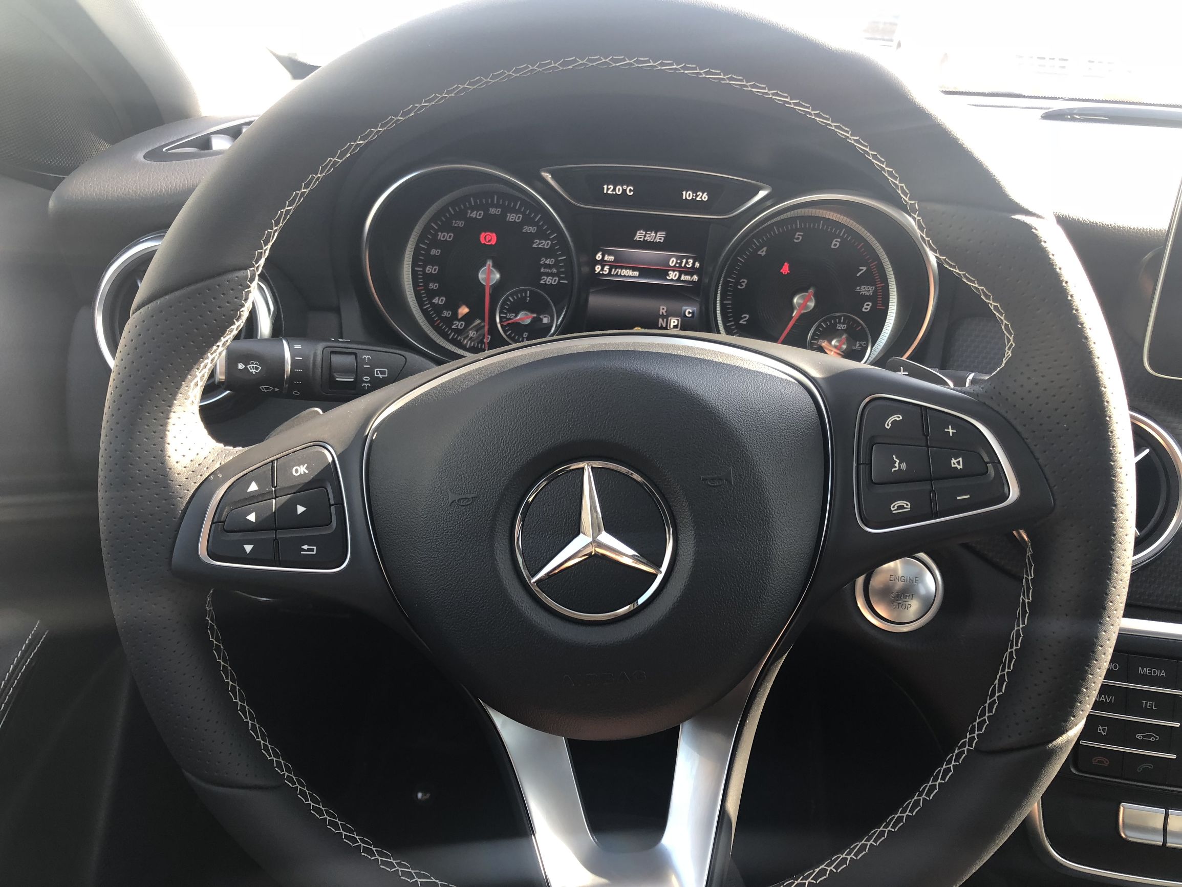 17款奔驰gla200动感还值多少钱,奔驰gla200动感对比宝马3系