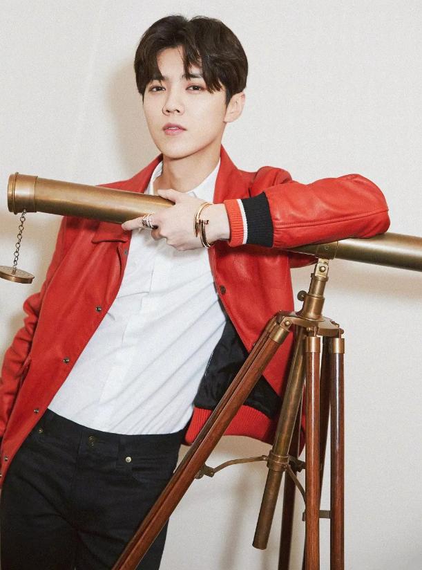 王嘉尔鹿晗热血街舞团即兴甩手舞,热血街舞团王嘉尔鹿晗在练习