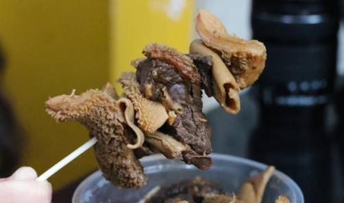一碗牛杂能在夜市立足几十年,牛杂记忆深处的味道