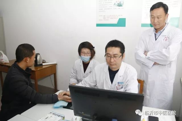 肛肠科病房走廊,病房爆满一床难求