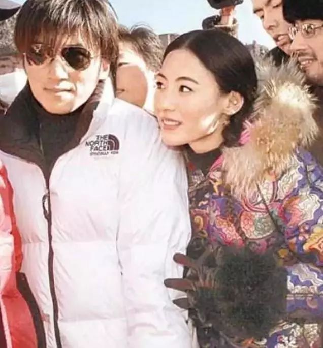 王菲谢霆锋同台集合,王菲谢霆锋甜蜜现场