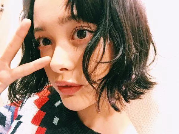 美发泡面卷短发,烫发泡面头短发女