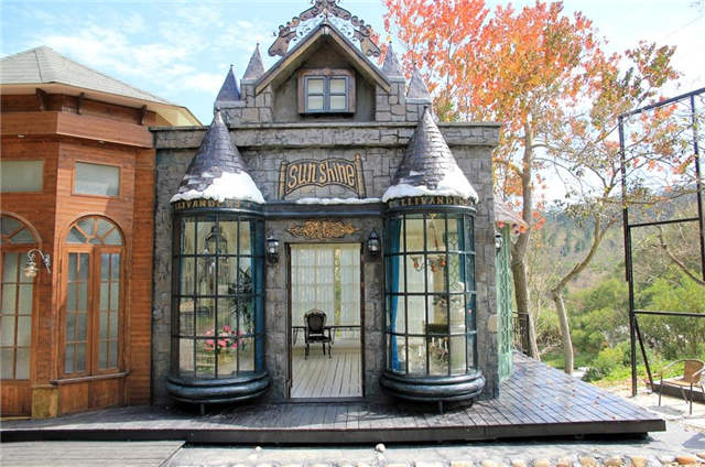 苗栗新景点:魔戒夏尔哈比人屋,走进格林奇幻森林,好拍到相机没电~(上)