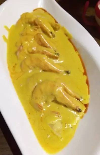 武汉一女学生拿着10块钱去买好吃的，竟然被。。。