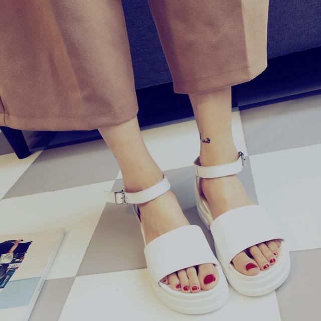 凉快又舒适的夏日凉鞋推荐,盘点夏天必买的时髦凉鞋