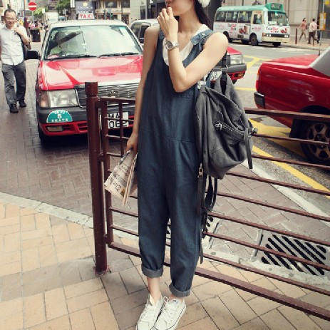 小个子背带裙搭配夏,黑色背带裙裤搭配条纹t恤