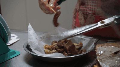 一碗牛杂能在夜市立足几十年,牛杂记忆深处的味道