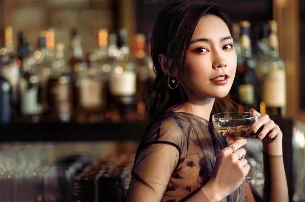 这两天自拍出现次品了？那是因为你没用好光，快调！