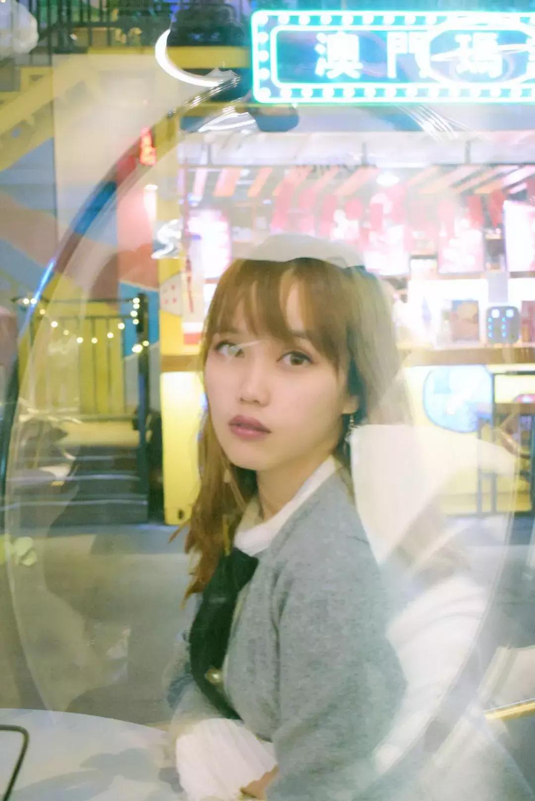 今日为大家曝光这群一年365天天天盆友圈发美食的“小婊砸”们