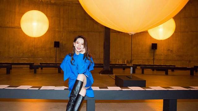 戚薇国际机场照,戚薇和老外的视频