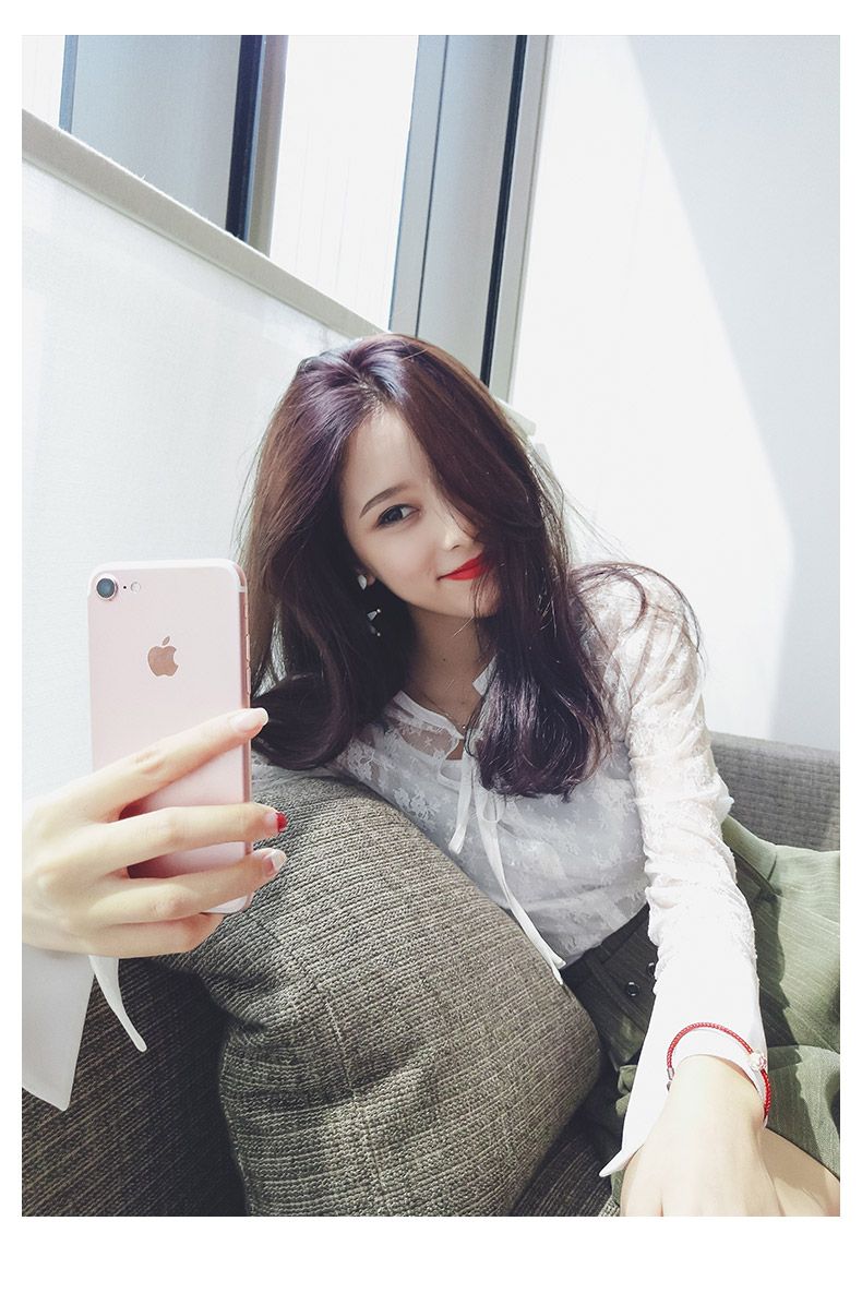 今年流行这样穿蕾丝打底衫,让整个人美的不像话