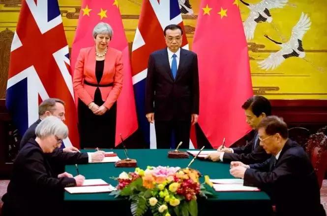 能等到吗?英国首相梅姨计划降低英国大学学费!