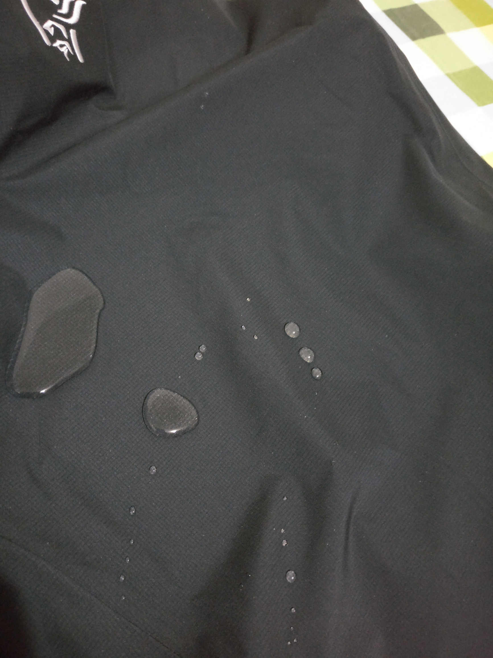 媲美始祖鸟向导的冲锋衣,目前最好的媲美始祖鸟冲锋衣