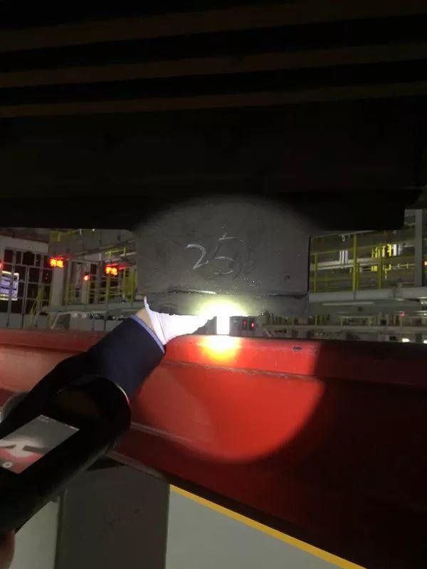 90后动车掏粪工视频,90后掏大粪小哥