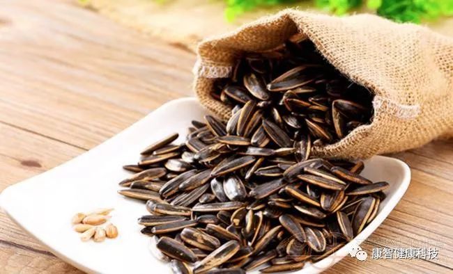 嗑完瓜子嘴巴干怎么办,嗑瓜子把嘴磕肿了怎么办