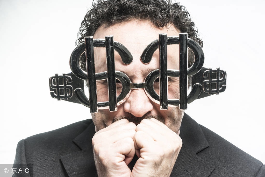 收到假100元后怎么处理,收到假100元怎么挽回损失