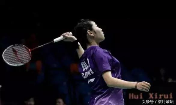 如何打好羽毛球高远球,羽毛球学习高远球前热身动作