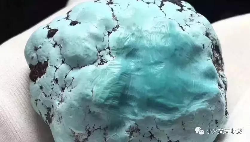 绿松石上面有一点白点是真的吗,绿松石盘玩出现白点这该怎么办