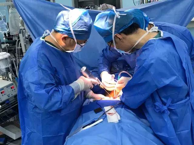 老人腰椎间盘突出需要微创手术吗,老人颈椎突出挺厉害能复位吗