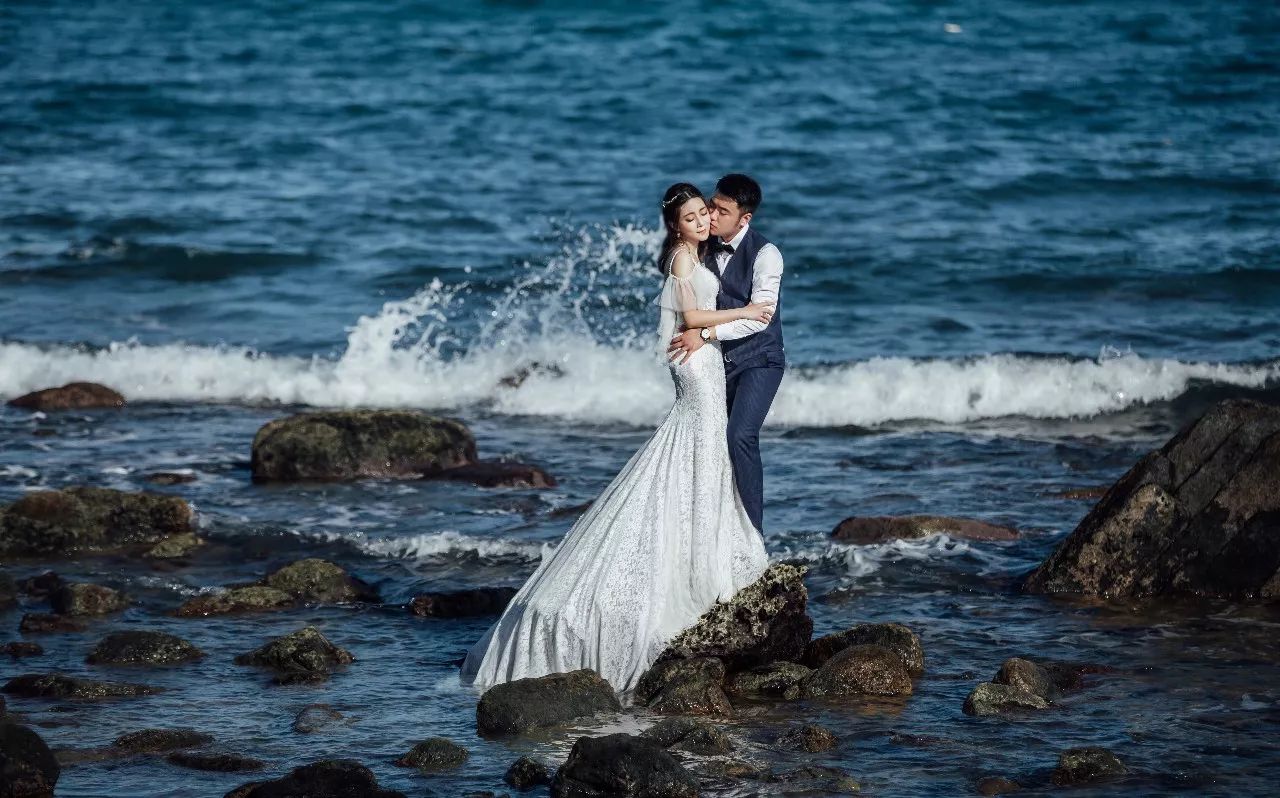 室外拍婚纱照pose的技巧,今年最流行的婚纱照姿势