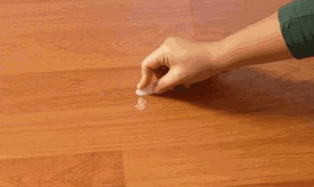 地板上面的黑印子怎么处理,地板缝隙很黑怎么处理