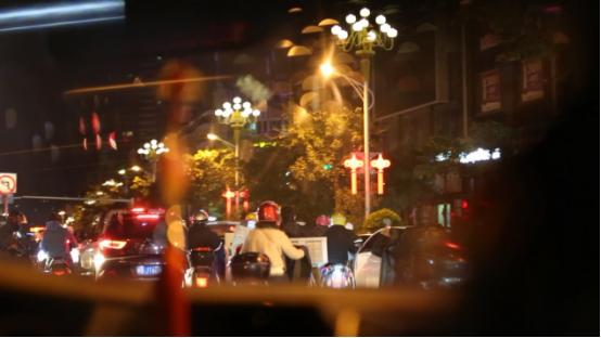 笑话！你1999元朋友圈代购的Yeezy鞋，还不一样是莆田货！