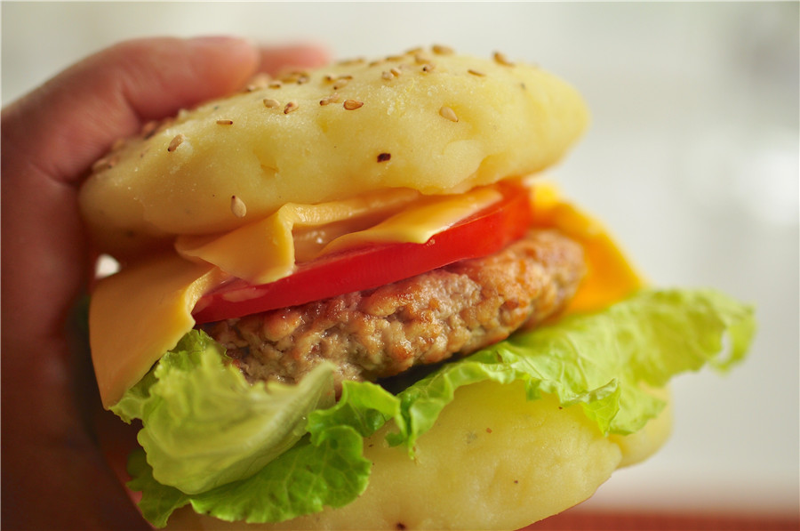 土豆泥肉饼汉堡,热量低的牛肉汉堡