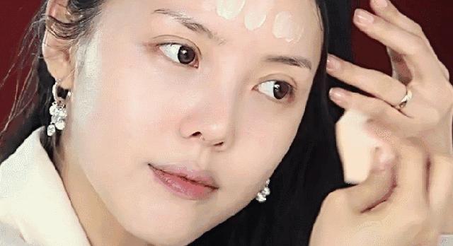 粉底液粉饼气垫bb使用顺序,气垫粉饼粉底液哪个遮瑕力强