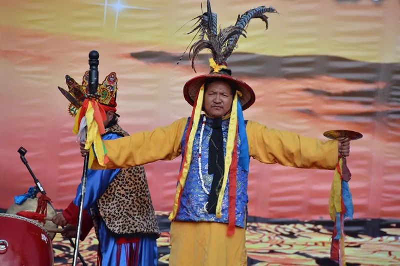 热爱民族别只是靠说，看看人家是咋做的！