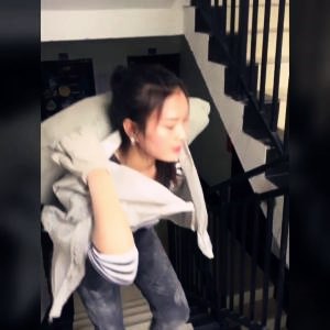 如何轻松的将水泥运到二楼,如何把水泥扛上楼