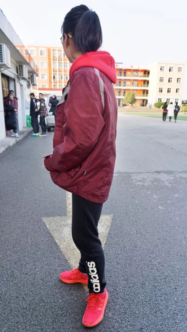 宜昌高中校服大全,宜昌哪个高中校服是红灰秋季校服