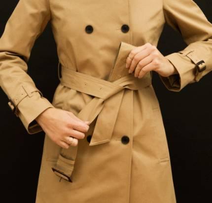 系风衣腰带单蝴蝶结的方法慢动作,巴宝莉男士风衣腰带背后正规系法