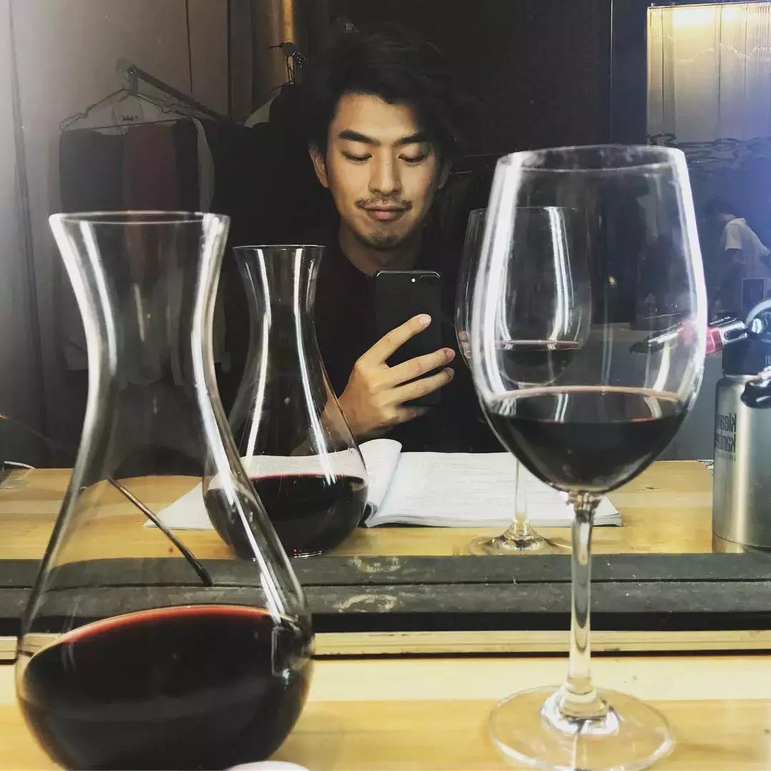 教你一招简单拍出漂亮的自拍照,如何拍出好看的自拍照