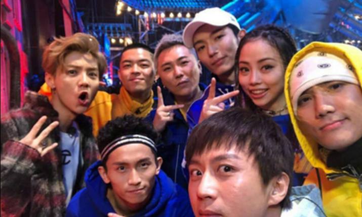 鹿晗维也纳晒照雪中,鹿晗雪中撑伞漫步完整版