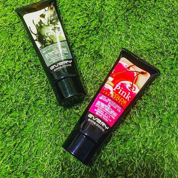 爆红网络靠一头绿发？让80万人沦陷的绝世美颜，竟是靠化妆台上的