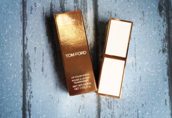 适合中年女性的口红颜色及品牌,第一次买口红买哪个好一点