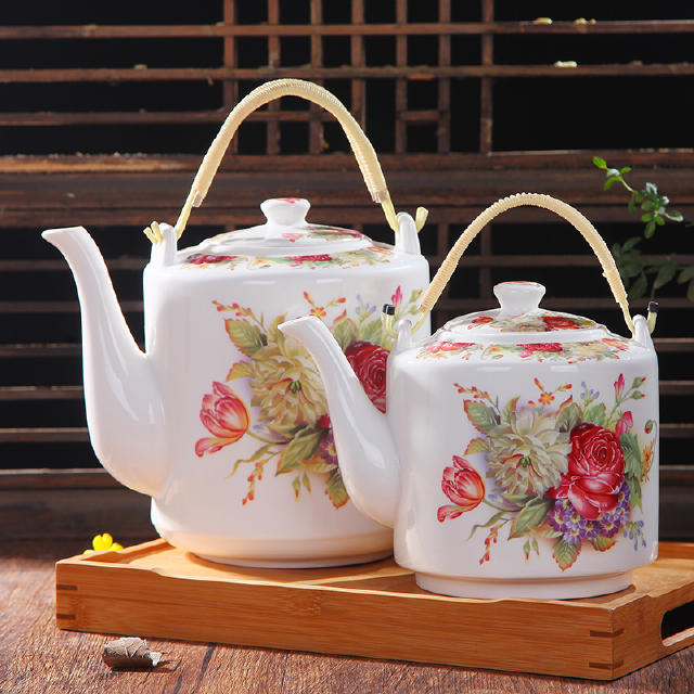 优雅的小茶壶,很精致的茶壶