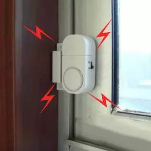 快提醒爸妈：如果有人上门换电表、装防盗器、杀蟑螂，一定提高警惕！丢钱事小。。